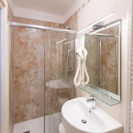 Hotel Ambasciata Venice - Atika & Atif 3*