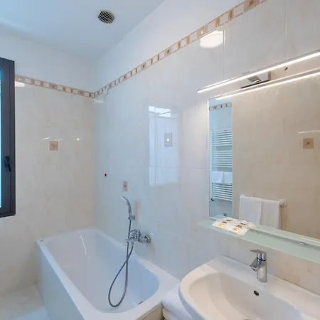 Hotel Ambasciata Venice - Atika & Atif 3*