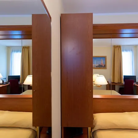 Hotel Ambasciata Venice - Atika & Atif Mestre